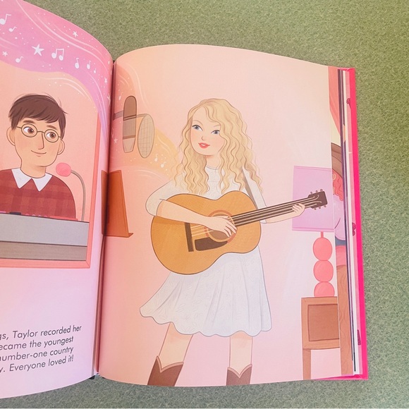 Taylor Swift Book - Picture 5 of 6